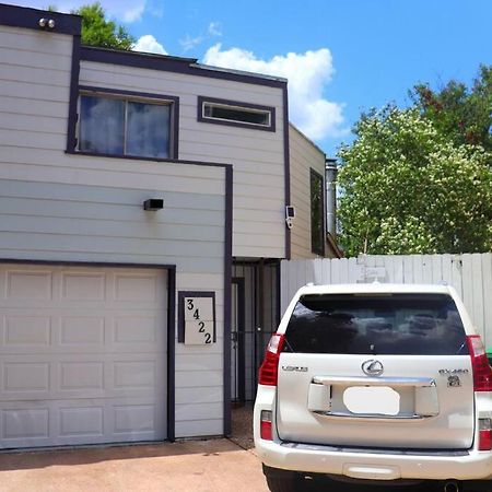 2 Bdr With Workspace & Patio In Montrose Villa Houston Bagian luar foto