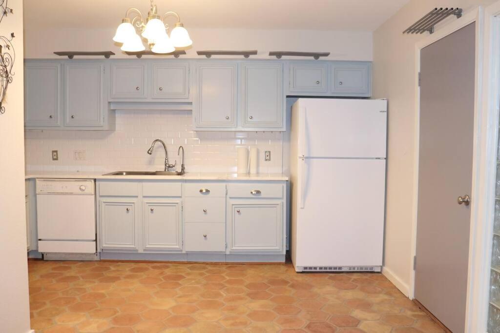 2 Bdr With Workspace & Patio In Montrose Villa Houston Bagian luar foto