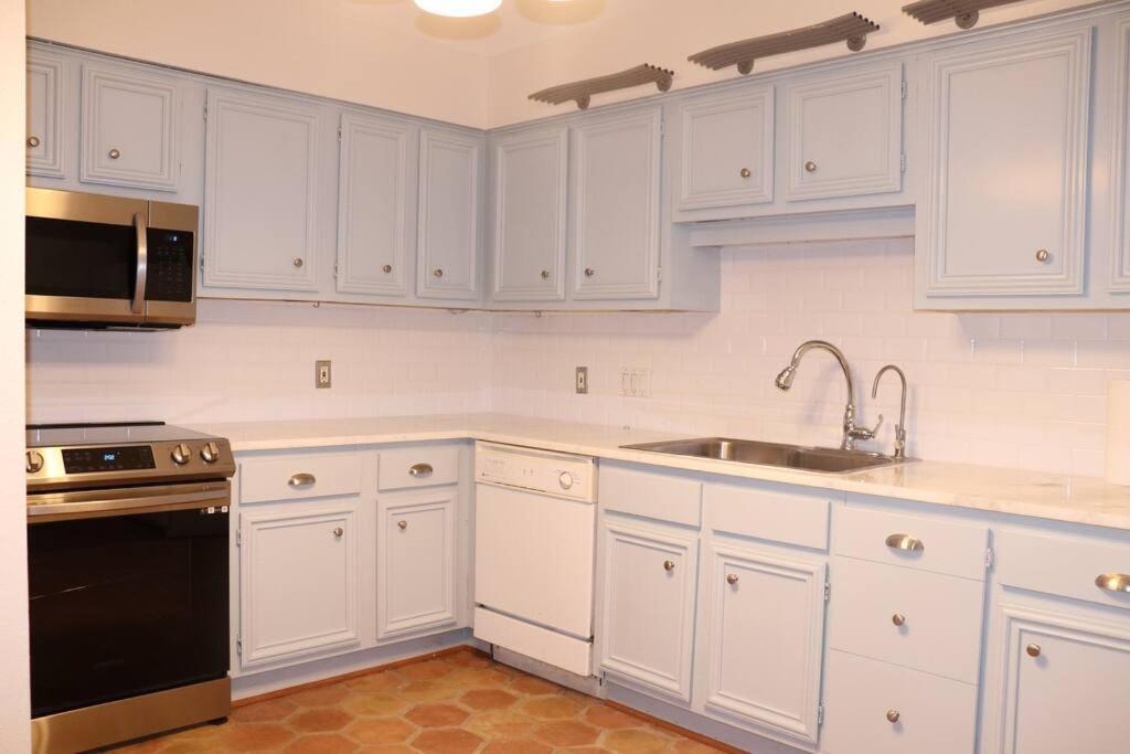 2 Bdr With Workspace & Patio In Montrose Villa Houston Bagian luar foto