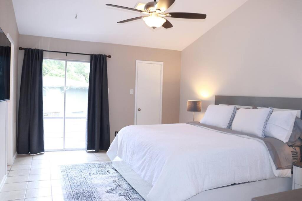 2 Bdr With Workspace & Patio In Montrose Villa Houston Bagian luar foto